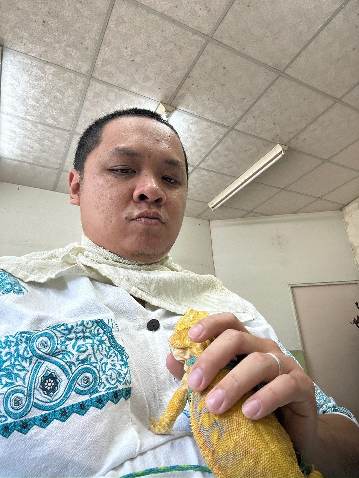 蛻變前的高大可與他的寵物守宮